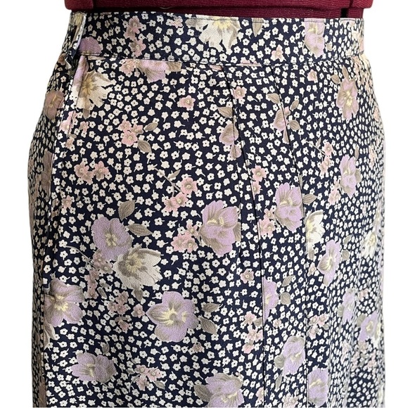 Vintage A-Line Floral Midi Skirt with Box Pleat Hem Detail - Picture 4 of 10